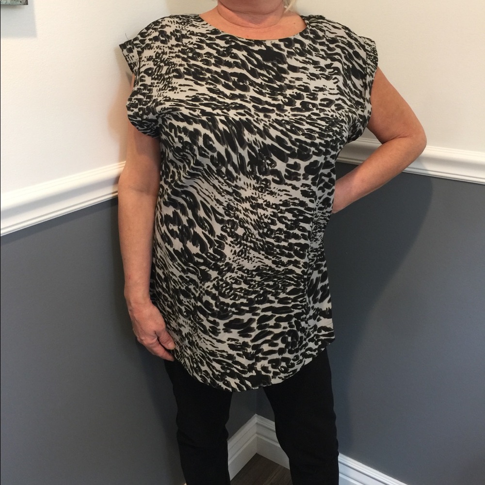 APT.9  size L sleeveless blouse very cool pattern!